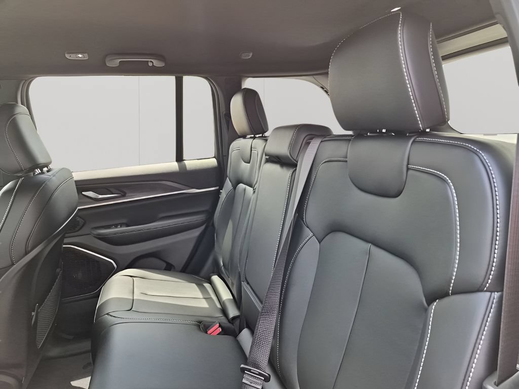 New 2026 Jeep Grand Cherokee Limited RWD image 19