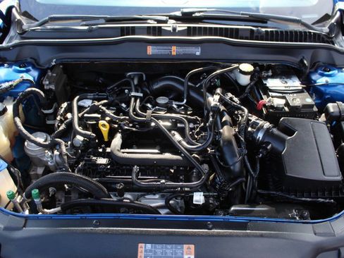 Used 2017 Ford Fusion SE w/ Fusion SE Technology Package FWD image 8