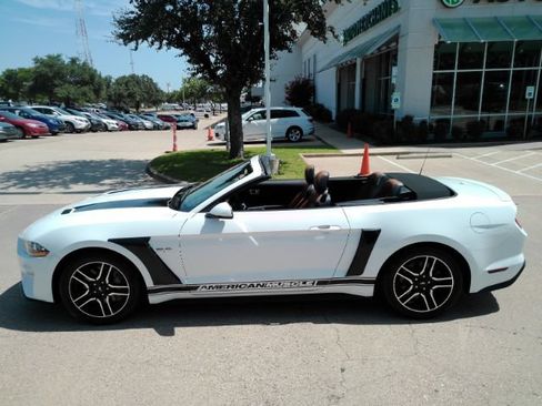Used 2019 Ford Mustang GT Premium RWD image 6