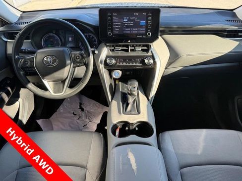 Used 2021 Toyota Venza LE w/ Carpet Mat Package (TMS) image 13