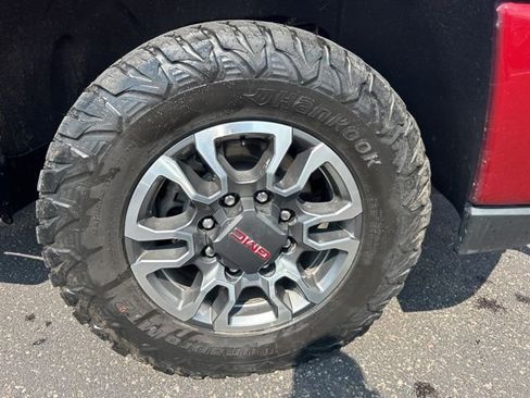 Used 2022 GMC Sierra 2500 AT4 w/ Snow Plow Prep/Camper Package image 9