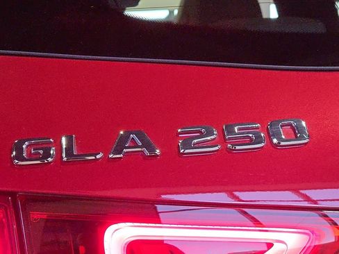 Used 2022 Mercedes-Benz GLA 250 image 10