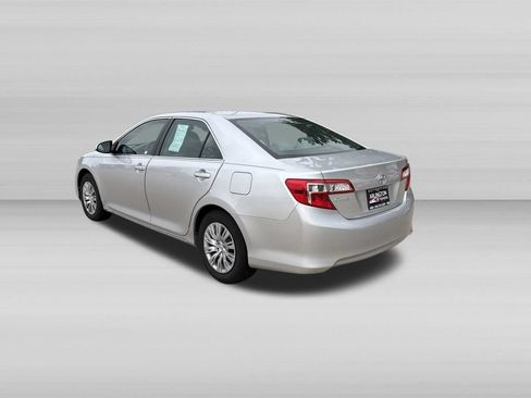 Used 2014 Toyota Camry LE FWD image 6