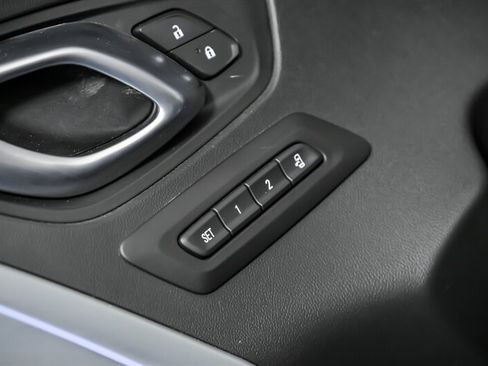 Used 2018 Chevrolet Camaro ZL1 image 17