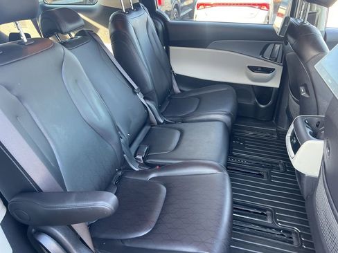 Certified 2024 Kia Carnival LX image 14