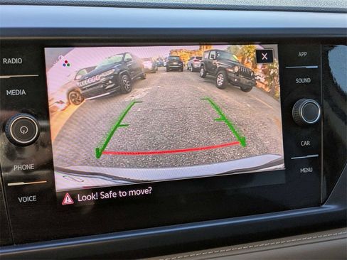 Used 2024 Volkswagen Taos SE image 22