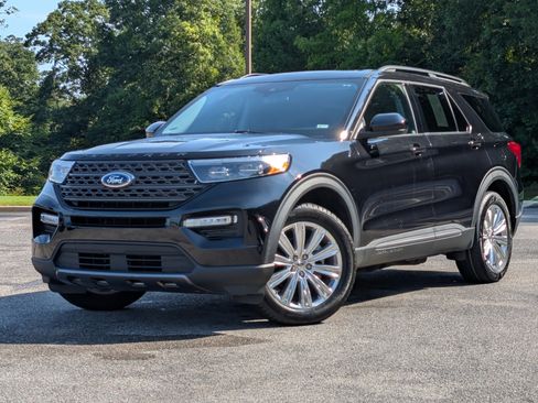 Used 2022 Ford Explorer XLT w/ Equipment Group 202A AWD/4WD image 4