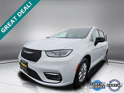 Used 2024 Chrysler Pacifica Touring-L