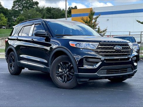 Used 2021 Ford Explorer XLT w/ Class III Trailer Tow Package AWD/4WD image 2