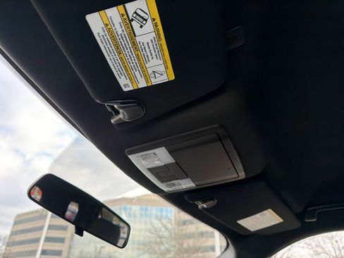 Used 2018 Ford Explorer XLT image 31