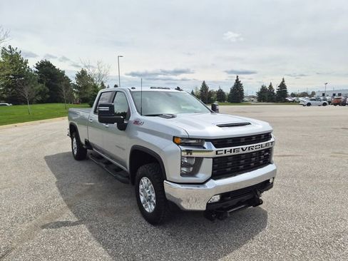Used 2022 Chevrolet Silverado 2500 LT w/ Convenience Package AWD/4WD image 3