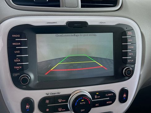 Used 2016 Kia Soul EV + image 23