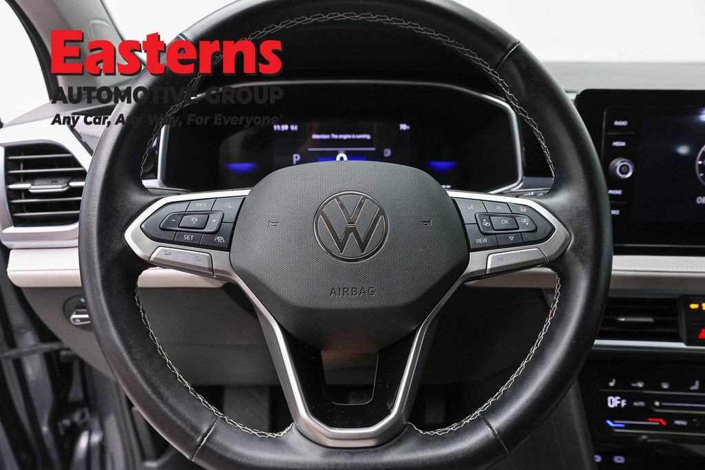 Used 2025 Volkswagen Taos SE AWD/4WD image 12