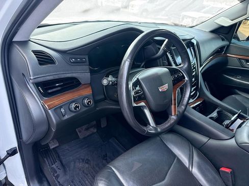 Used 2020 Cadillac Escalade ESV Luxury image 10