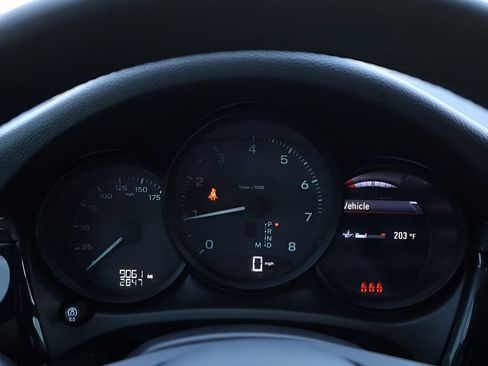 Certified 2025 Porsche Macan AWD/4WD image 27