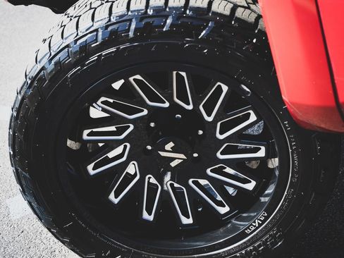 Used 2019 Toyota Tacoma SR5 image 4