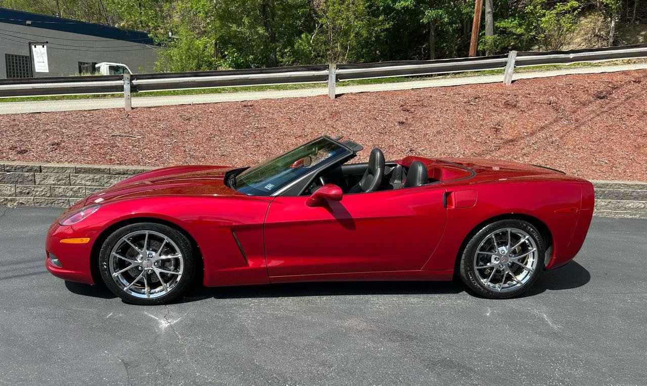 Used 2005 Chevrolet Corvette Convertible w/ Preferred Equipment Group RWD image 5