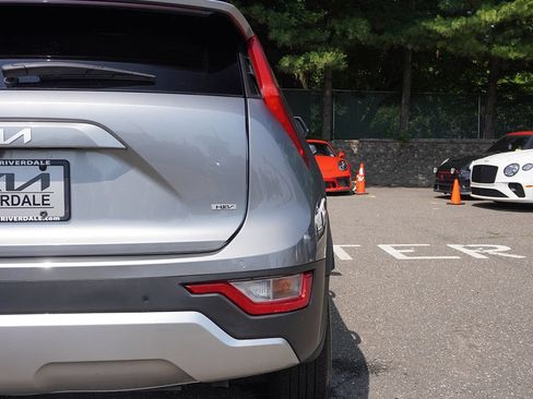 Used 2023 Kia Niro EX FWD image 16