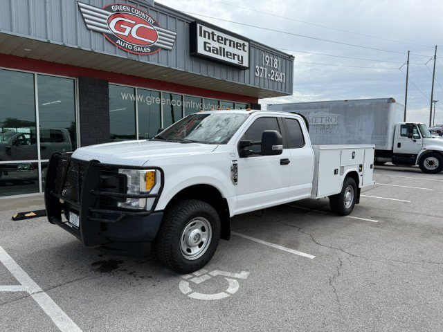 Used 2017 Ford F350 XL w/ Power Equipment Group AWD/4WD image 1