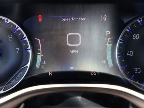 Used 2019 Chrysler Pacifica Touring-L Plus w/ Advanced Safetytec Group FWD image 20