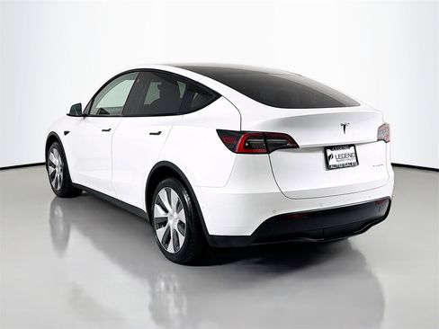 Used 2021 Tesla Model Y Long Range image 8