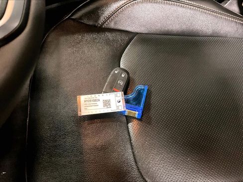 Used 2023 Jeep Compass Limited image 30