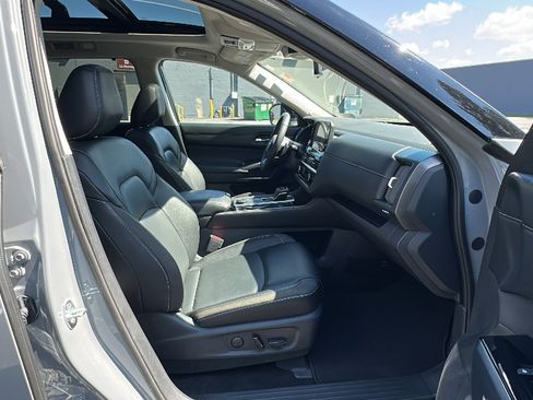 Certified 2024 Nissan Pathfinder SL w/ SL Premium Package image 25