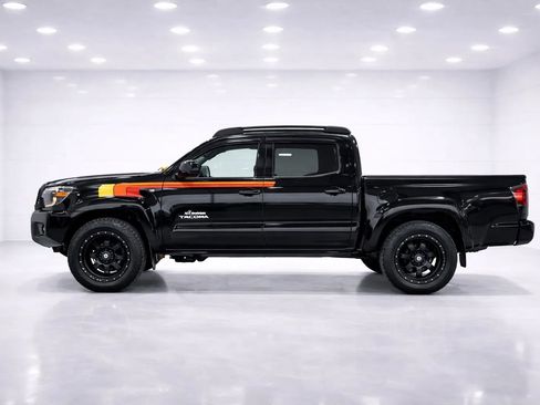 Used 2012 Toyota Tacoma Pickup 4D 5 ft image 2