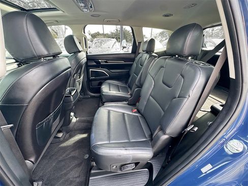 Used 2025 Kia Telluride S image 27