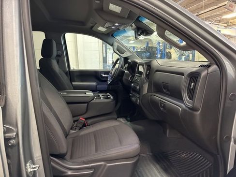 Used 2025 Chevrolet Silverado 2500 Custom w/ Custom Value Package image 18