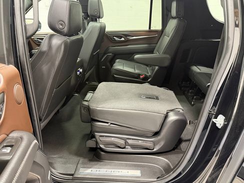 Used 2022 GMC Yukon XL Denali w/ Denali Premium Package image 45