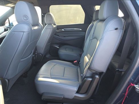 Used 2023 Buick Enclave Essence FWD image 6