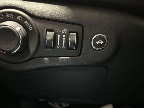 Used 2016 Chrysler 200 Limited w/ Convenience Group FWD image 13