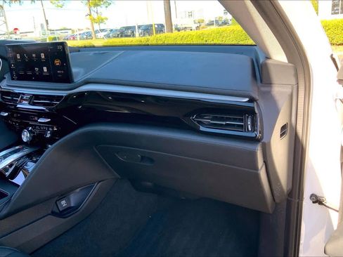 Used 2025 Acura MDX FWD image 17