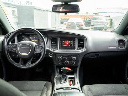 Used 2017 Dodge Charger SE w/ Blacktop Package RWD image 17