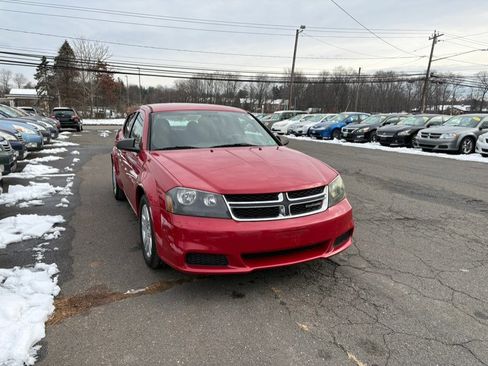Used 2013 Dodge Avenger SE image 1