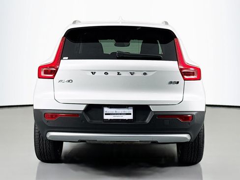 Used 2023 Volvo XC40 B5 Plus AWD/4WD image 3