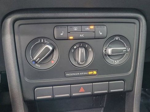 Used 2014 Volkswagen Beetle TDI image 27