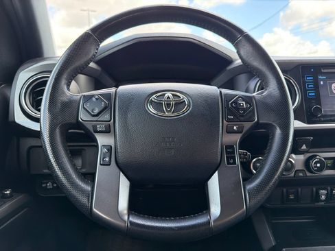 Used 2018 Toyota Tacoma TRD Off-Road AWD/4WD image 19