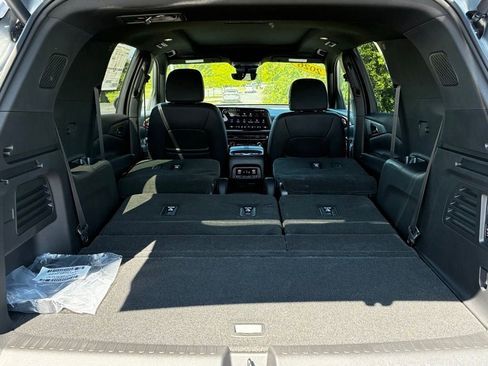 New 2026 Chevrolet Traverse RS w/ LPO, Floor Liner Package AWD/4WD image 45