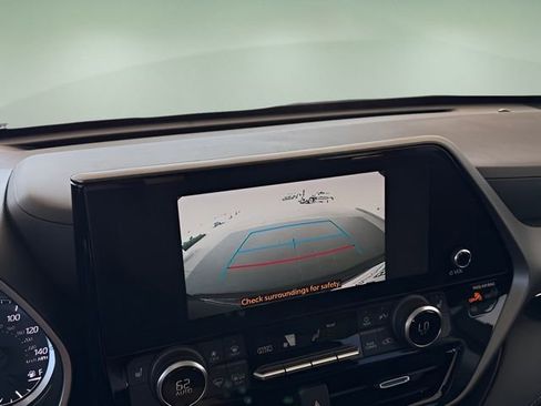 Used 2023 Toyota Highlander XLE image 44