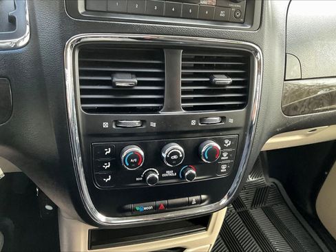 Used 2014 Dodge Grand Caravan SE w/ Quick Order Package 29E SE image 15