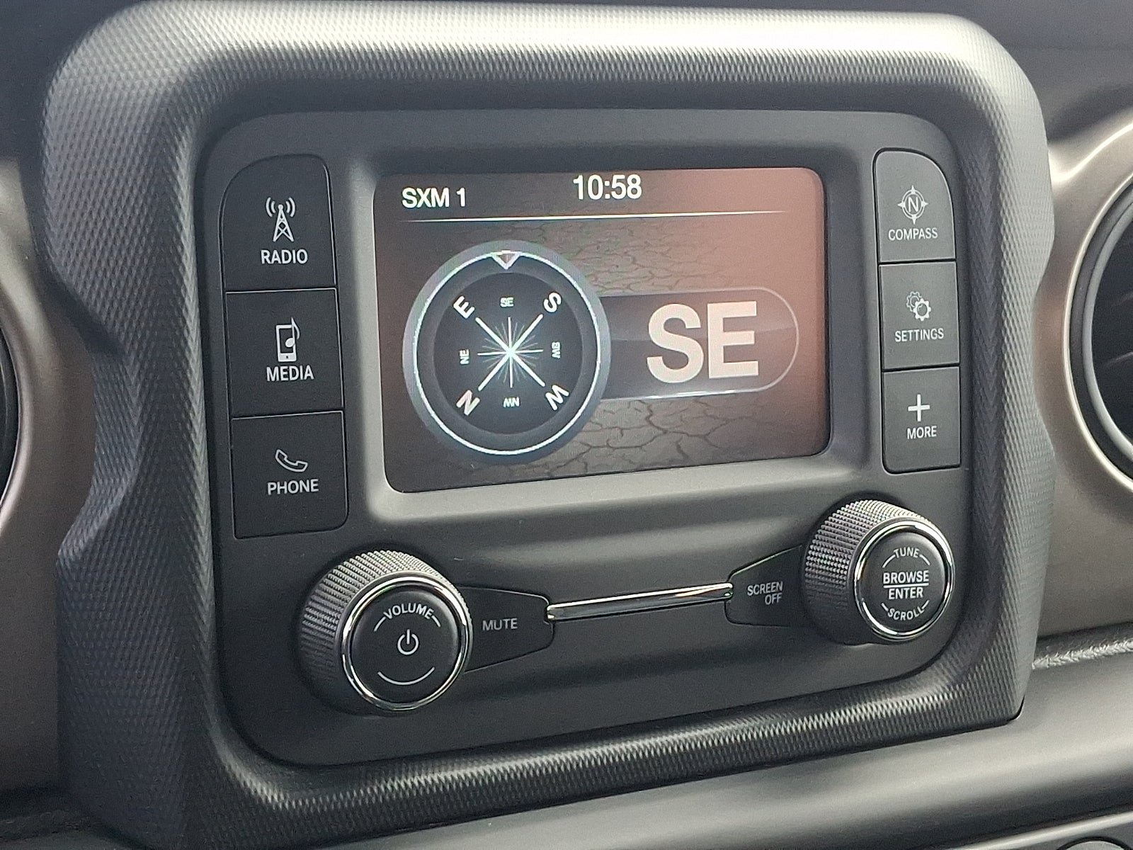 Used 2018 Jeep Wrangler Sport AWD/4WD image 16