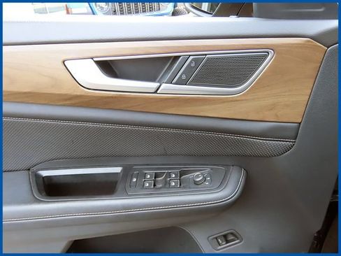 Used 2024 Volkswagen Atlas SE w/ Panoramic Sunroof Package AWD/4WD image 13