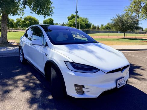 Used 2018 Tesla Model X 100D AWD/4WD image 3