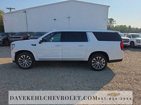 Used 2021 GMC Yukon XL Denali image 2