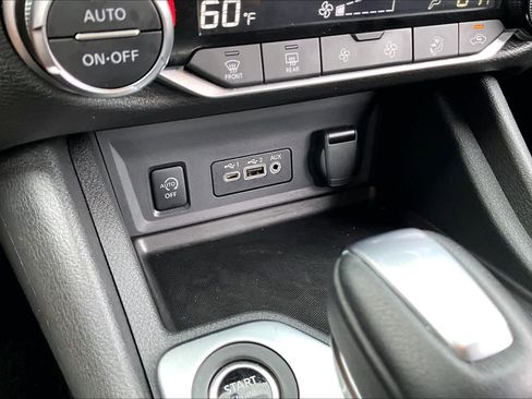 Certified 2025 Nissan Sentra SR image 32