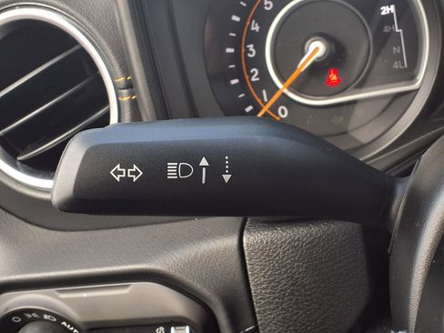 Used 2025 Jeep Gladiator Sport image 13