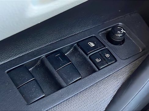 Used 2022 Toyota Corolla LE w/ LE Convenience Package FWD image 17