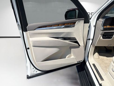 Certified 2025 Cadillac Escalade ESV Sport Platinum AWD/4WD image 23